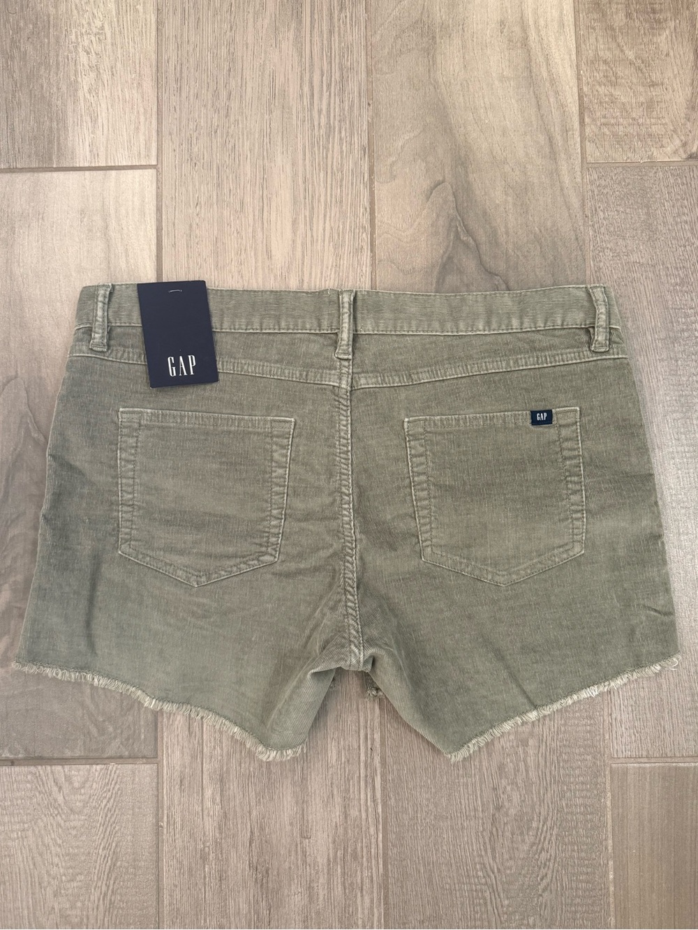 GAP NWT Women’s Light Olive Green Cut Off Corduroy Shorts, size 10 - Picture 6 of 6